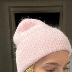 Ljusross mössa - Såklart helt oanvänd, från julidesign