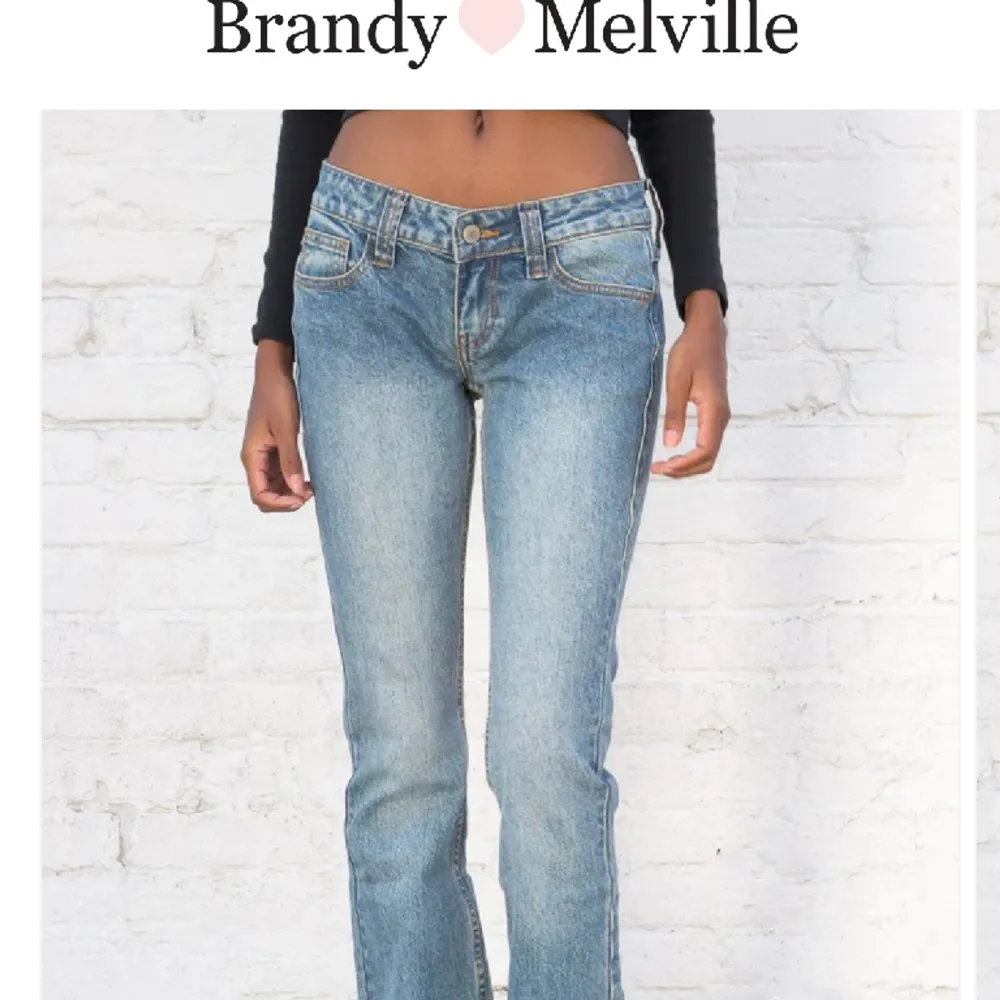 Fina jeans från Brandy Melville. Knappt använda men säljer pågrund av att de är lite korta på mig (jag är ca 173) 💕 kontakta för frågor. Jeans & Byxor.