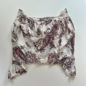 Blommig topp - Vintage blommig topp / blus med vida ärmar från Clockhouse 💓