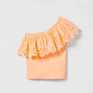 Sommartopp  - Orange topp med volang från zara. Köpt föra året men aldrig använd (därav nyskick). Skriv så kan jag lösa fler bilder! Storlek 148/164 men enligt mig  stor i storleken och liknar snarare en S
