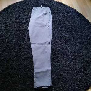 Byxor  - Storlek S. Helt nya. Tunna