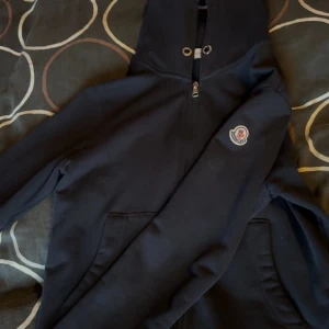 Moncler hoodie - Moncler hoodie, mörkblå, pris kan diskuteras