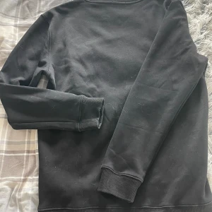 Moncler sweatshirt - Moncler Sweatshirt i fint skick använd några gånger