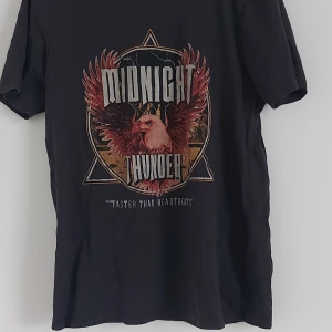 Ginatricot tshirt  - Used twice, good condition 