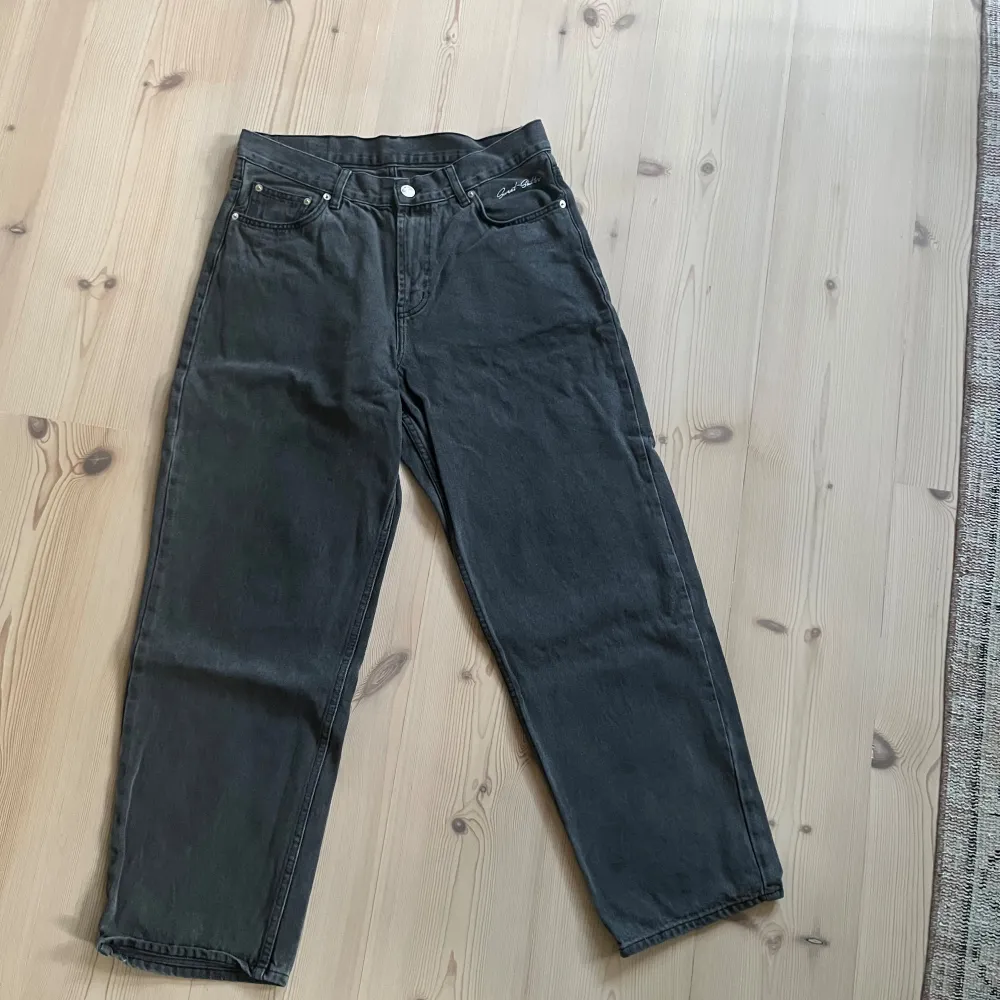 Snygga ”sweet big skate” jeans från sweet sktbs. Använda några gånger men i gott skick. Pris kan diskuteras. Nypris 700. Jeans & Byxor.