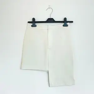 Asymmetrisk kjol från HM trend. 