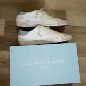 Philippe model skor~storlek 43~Nyskick men med smutsig sula men rengörs innan transaktion~Köpta för 3995kr~Modellen heter WX31