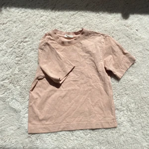 Rosa tröja från gina tricot  - Inga synliga skador på tröjan den är inte använd bara upp mot 5 gånger