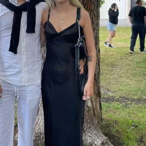 Balklänning/Finklänning - Säljer denna superfina klänning som endast är använd en gång, superfin passform. Jag är 162cm💕🥰