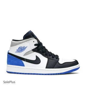 Air jordan 1 mid  - Superfina Jordans som knappt är använda. Lite creasade precis vid tårna annars bra skick. Säljer pga för små.  Köpte för 4000 kr 