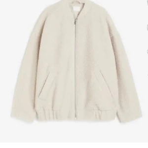 SÖKER - Söker denna jacka från hm i xs-m💕skriv också om du säljer liknande 