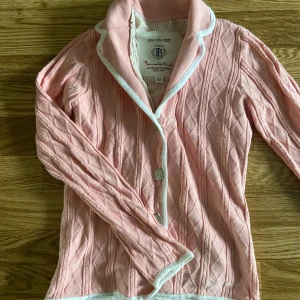 Kofta -  En är jättefin kofta ifrån Bondelid❤️