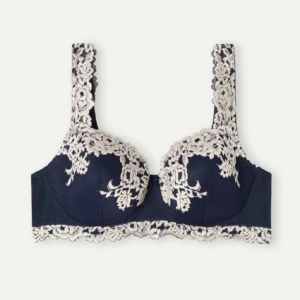 intimissimi bh - säljer min jätte fina intimissimi bh då jag vill köpa i en annan färg❤️ den är i bra skick, skriv vid funderingar!!