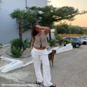 Alohba label linnebyxor - Säljer dessa konstant utsålda linnebyxor från alohba label!! Beställde flera storlekar så detta paret är oöppnat och fortf i plasten, alltså helt orörda!! Storlek L