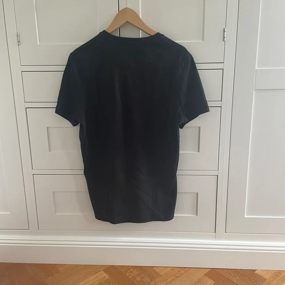 Lyle&scott t shirt | Bra skick 7/10 | Storlek: Medium | Nypris: 400kr | Fraktar spårbart med Instabox eller PostNord | Hör av er vid funderingar | A&W fashion 🙌🏻🌟. T-shirts.