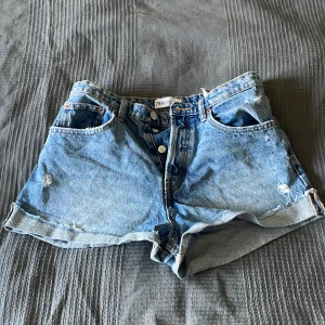 Jeans shorts - Jeans shorts från zara som ej kommer till användning. Sköna och snygga till sommaren!🤩