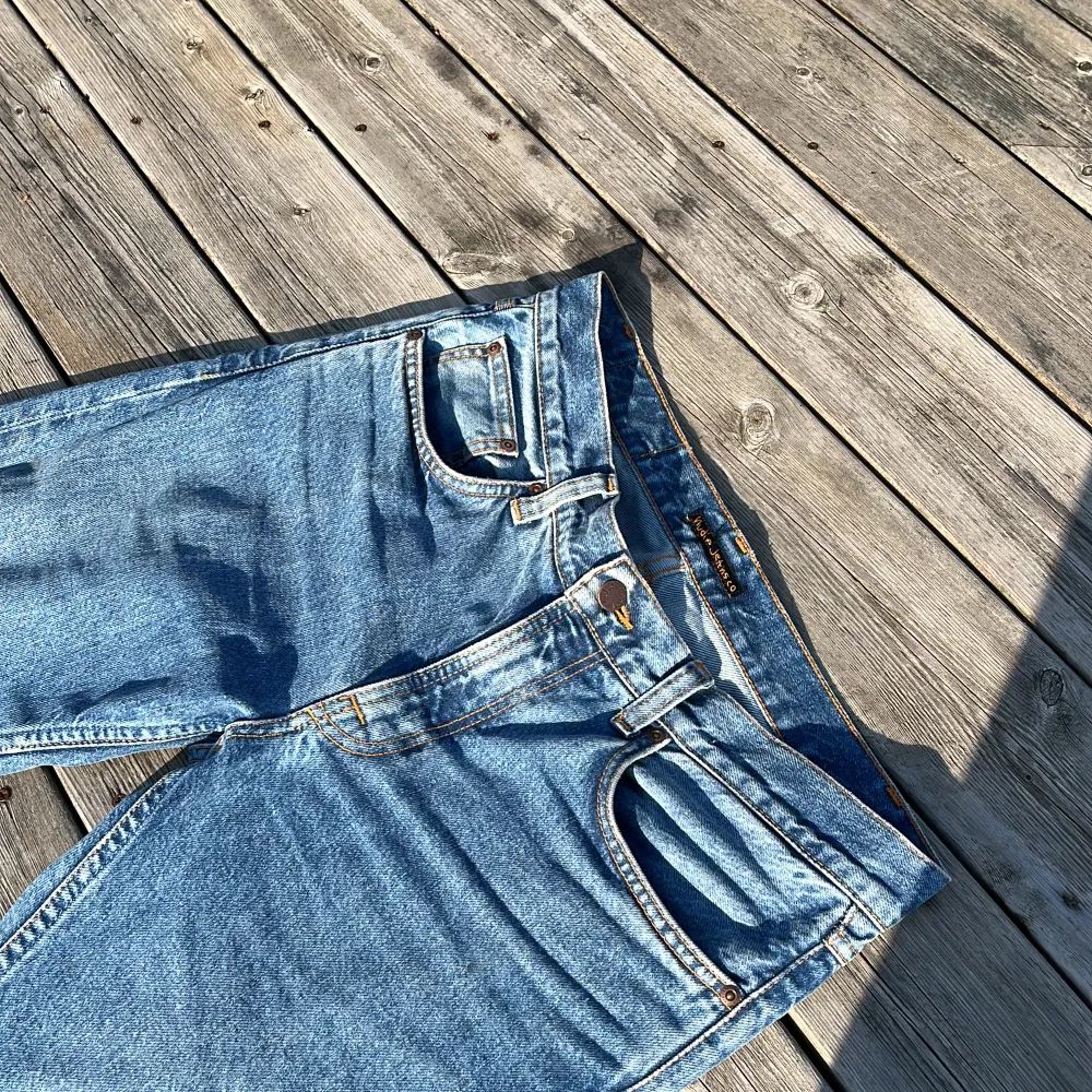 Säljer nu mina nudie jeans som inte kommer till användning. Det är som nya samt att det inte är några deffekter. Modellen heter gritty jacksson och nypris ligger på 1600:-. Jeans & Byxor.