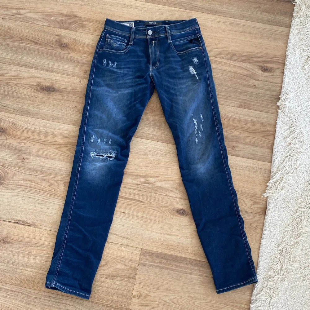 Tjena säljer nu mina Replay Hyperflex jeans i storlek 30. Skicket är mycket bra och dom är knappt använda.. Jeans & Byxor.