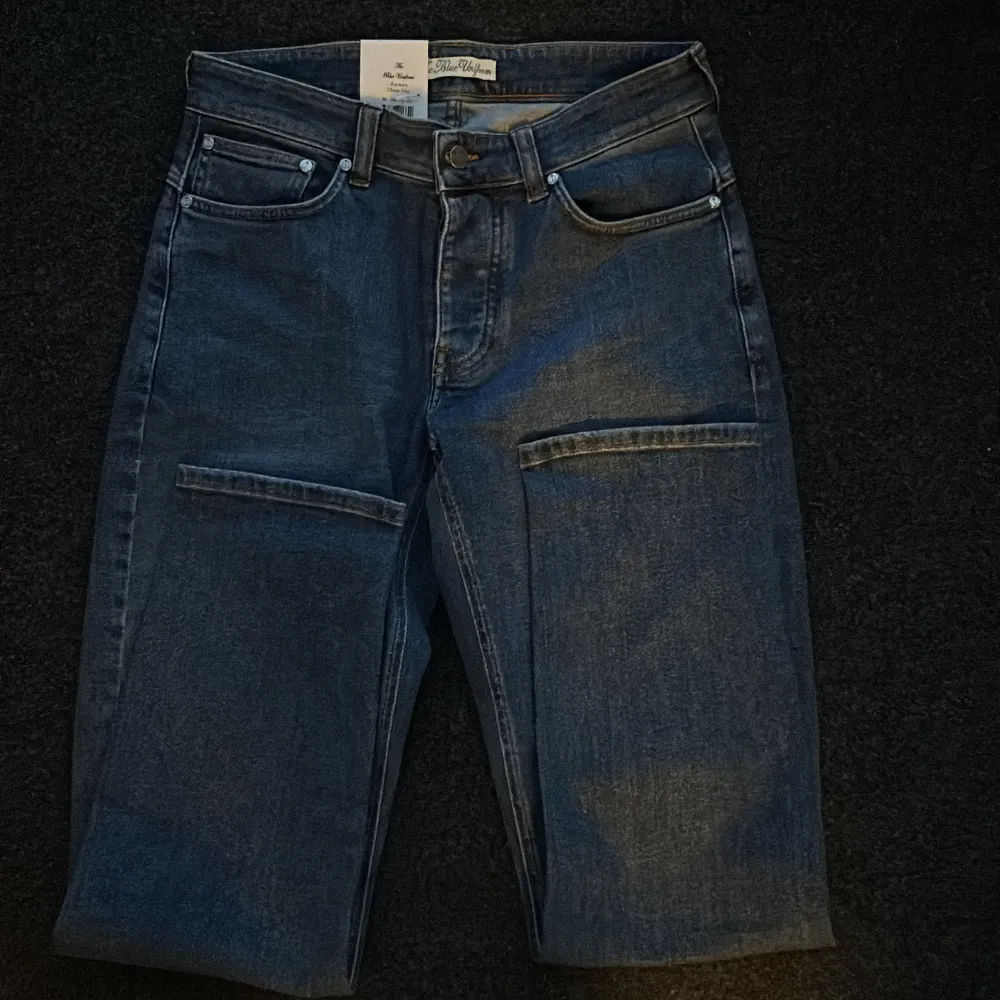 Blåa The Blue Uniform jeans i helt nytt skick! Slim fit. Nypris 1400. Säljes då de ej används längre.. Jeans & Byxor.