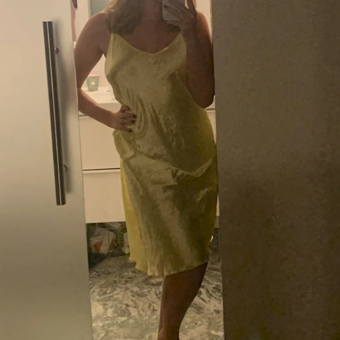 Gul silke klänning - 90