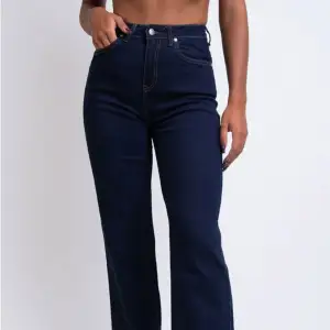 Super fina jeans från madlady! Säljer då dom tyvärr är förstora på mig! Sätter sig super fint och formar sig efter kroppen! Köpta för 649kr