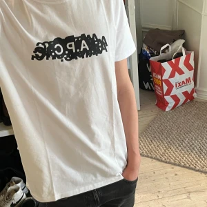 A.P.C T-shirt - APC t-shirt i storlek S. Aldrig använd 