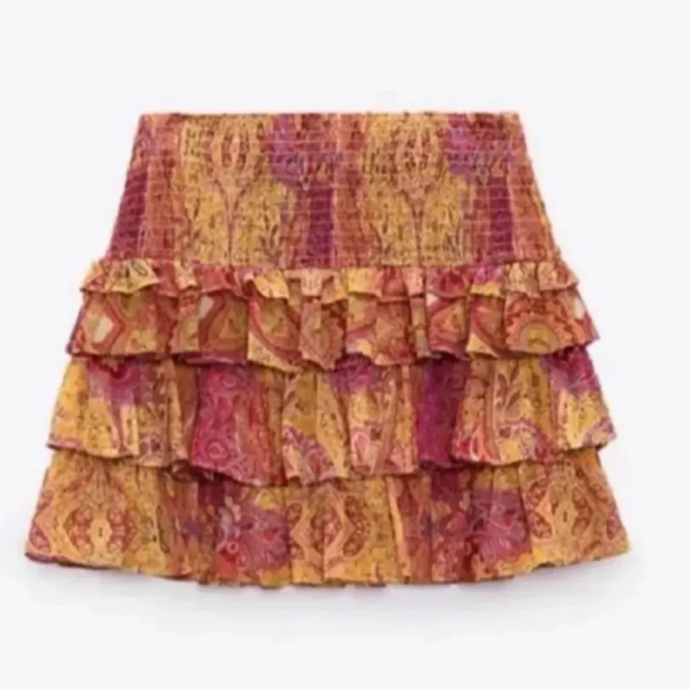 Har du denna kjol o kan sälja den för ett rimligt pris, skrive ett dm till mig då🙌🏼💓 vill ha en sån här NU DEN ÄR så himla vacker . Kjolar.
