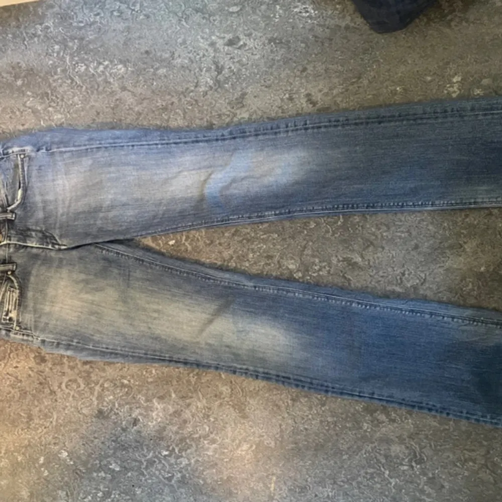 Jätte fina jeans, i storlek xs fast passar dock också S, helt nya  bara testade, köpta för 700 Pris kan destrueras!💞. Jeans & Byxor.