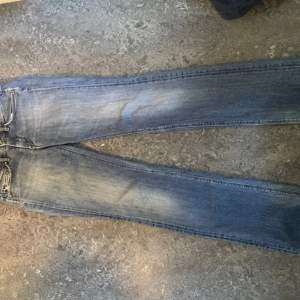 Jätte fina jeans, i storlek xs fast passar dock också S, helt nya  bara testade, köpta för 700 Pris kan destrueras!💞