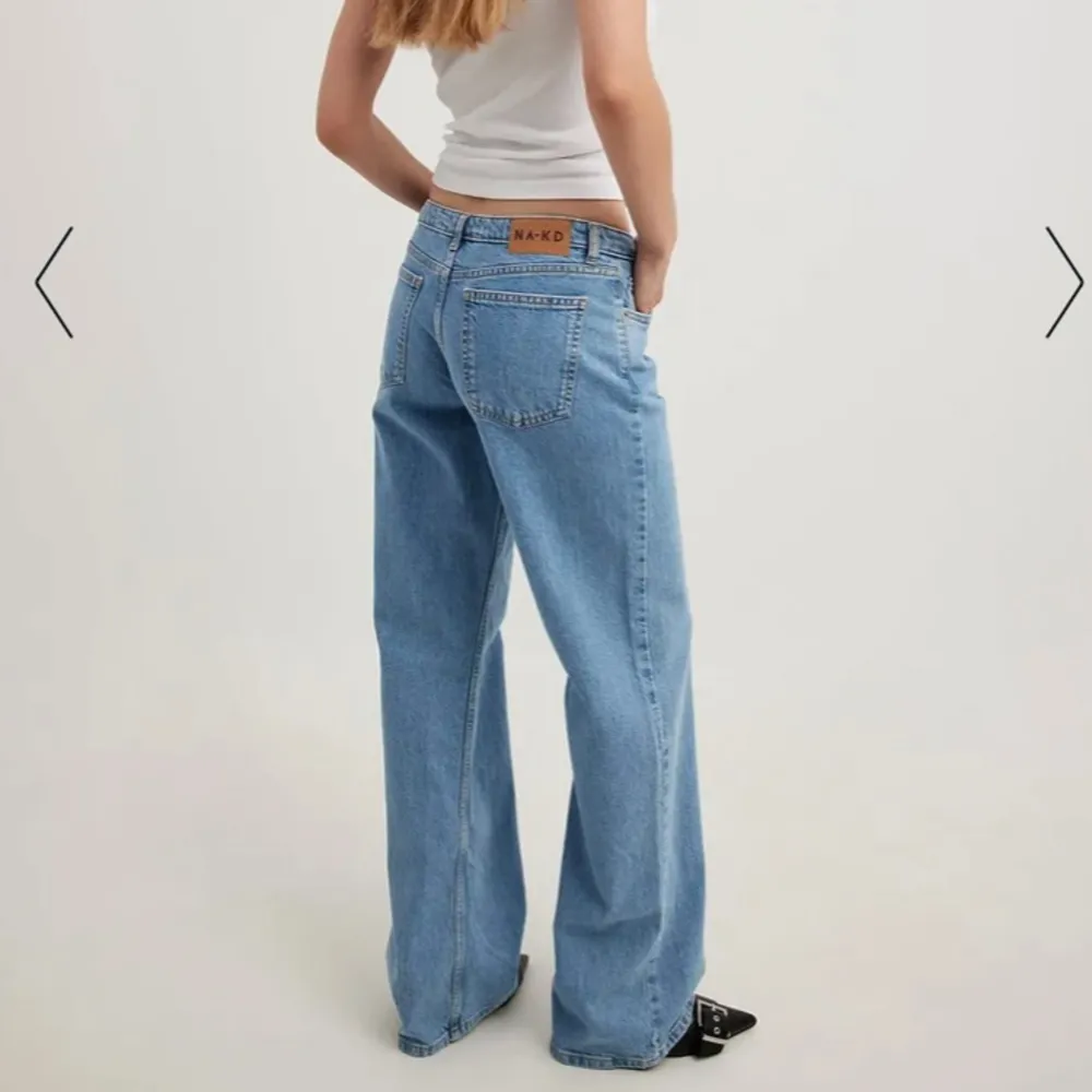 Helt nya los waist jeans med prislappen kvar från nakd, superfina men säljer så dem ej passade mig. Jeans & Byxor.