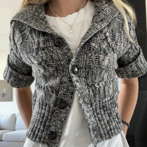 Kofta  - Säljer denna skit säga kofta som e lite kortare som är superfint med ett linne under 