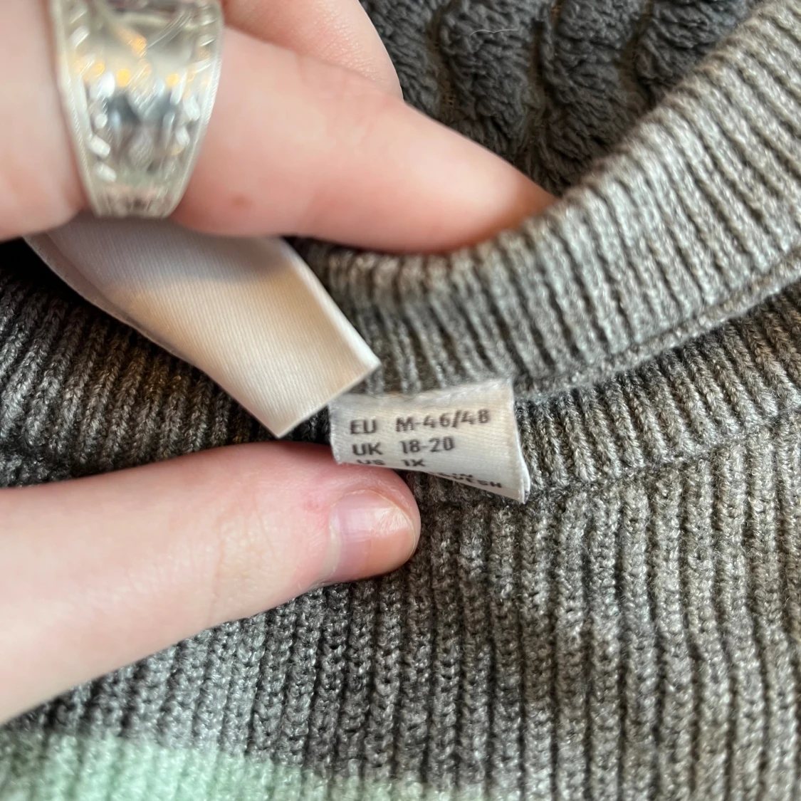 Stickad tröja  - 93