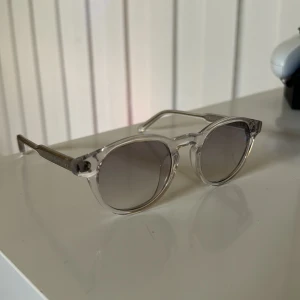 CHIMI 03 CLEAR - Säljer min chimis som är i nyskick, model 03 clear 🍀