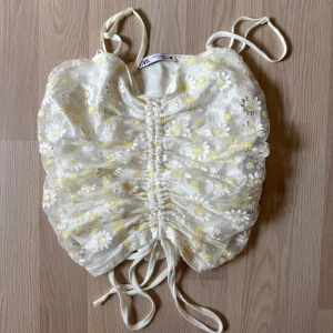 Linne - Säljer denna superfina toppen/linnet🥰🥰❤️❤️❤️ passar perfekt till sommaren🤍🤍