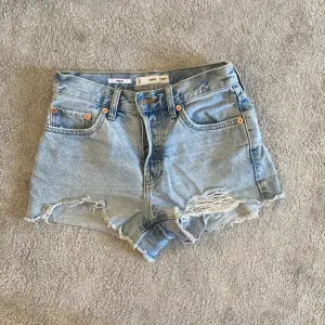 Shorts från mango i modellen Hailey i storlek 32. Säljer då de inte passar mig längre, köpte förra sommaren och inte användt så mycket 