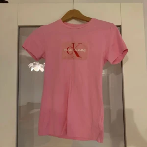 Calvin klein T-shirt  - Fint skick, använd fåtal gånger