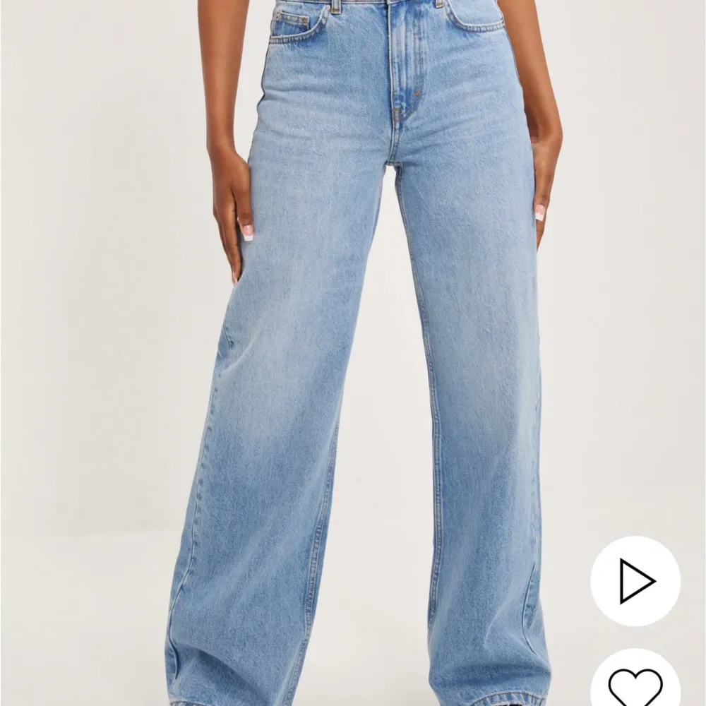 Har både i storlek 33, 34. Jeans & Byxor.
