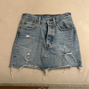 Levis jeanskjol  - Fint skick! Tyvärr växt ur:(