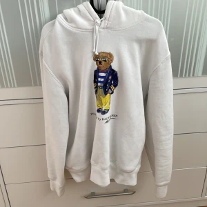 Polo Ralph Lauren - Polo bear hoodie - Bra skick, köptes för nypris på 1769kr