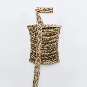 Leopard topp - En helt slutsåld populär leopard topp, aldrig använd med prislapp kvar!