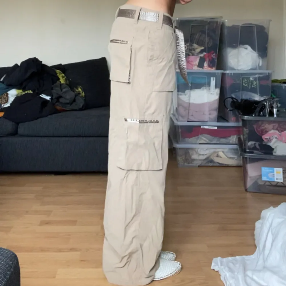 They are perfect  Size S/M Long cargo pants many pockets satin lining  Ugh I don’t want to sell them  Vintage Lindex from Y2K era Tie belt . Jeans & Byxor.