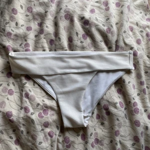 Bikini underdel  - Vit bikini underdel i storlek S