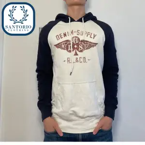 Tvärfet Ralph Lauren Hoodie i 9/10 skick! Han på bilden är ca 175/67kg men passar längre (M/L)  Skriv vid frågor eller funderingar🙌