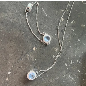 Halsband och armband  - Halsband och armband från snö, kan köpas separat. Fick för ett par år sedan, men är mer guldtjej för tillfället.🩷