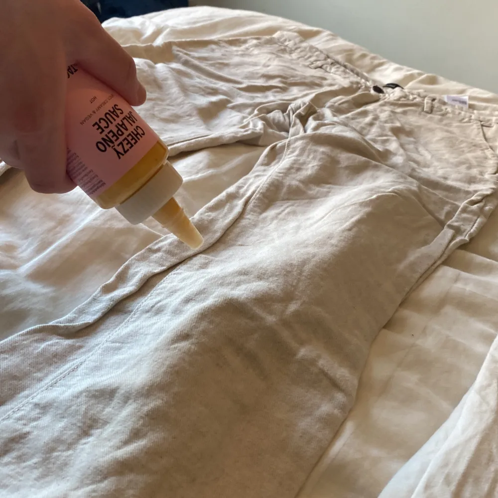 Perfekt skick och oanvändbar inför sommaren, Benjamin ingrosso spillde hollandaisesås på dem förra sommarn. Jeans & Byxor.