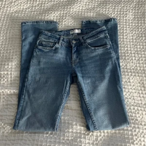 Lågmidjade bootcut - Lågmidjade bootcut knappt använda från Bershka 