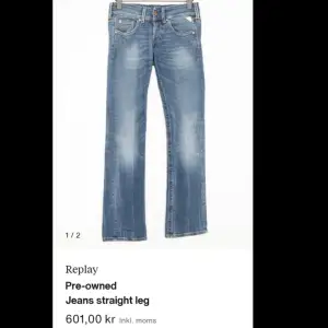 Fina blåa jeans ifrån Replay, köpte de på zarlando (pre-owned) för ett tag sedan men de var tyvärr lite små. Kan tänka mig att gå ner i pris vid snabb affär. De är i bra skick❤️