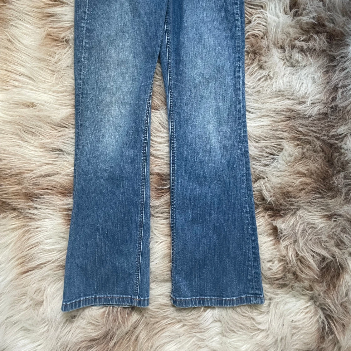  Utsvängda blåa jeans - 91