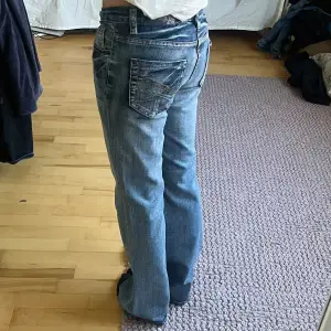Jeans köpta vintage från ett märke som heter colors of the world