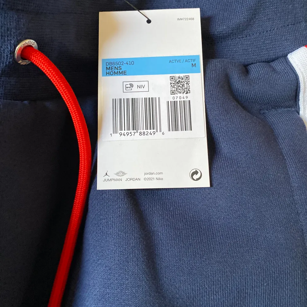 Helt nya PSG JORDAN byxor som är i storlek m. Aldrig använda.. Jeans & Byxor.